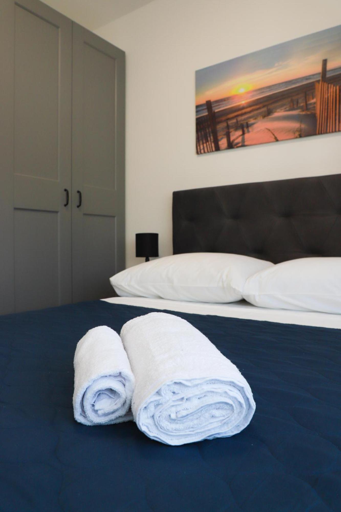 Holiday Apartments Ivano & Leo - Private Parking Задар Экстерьер фото