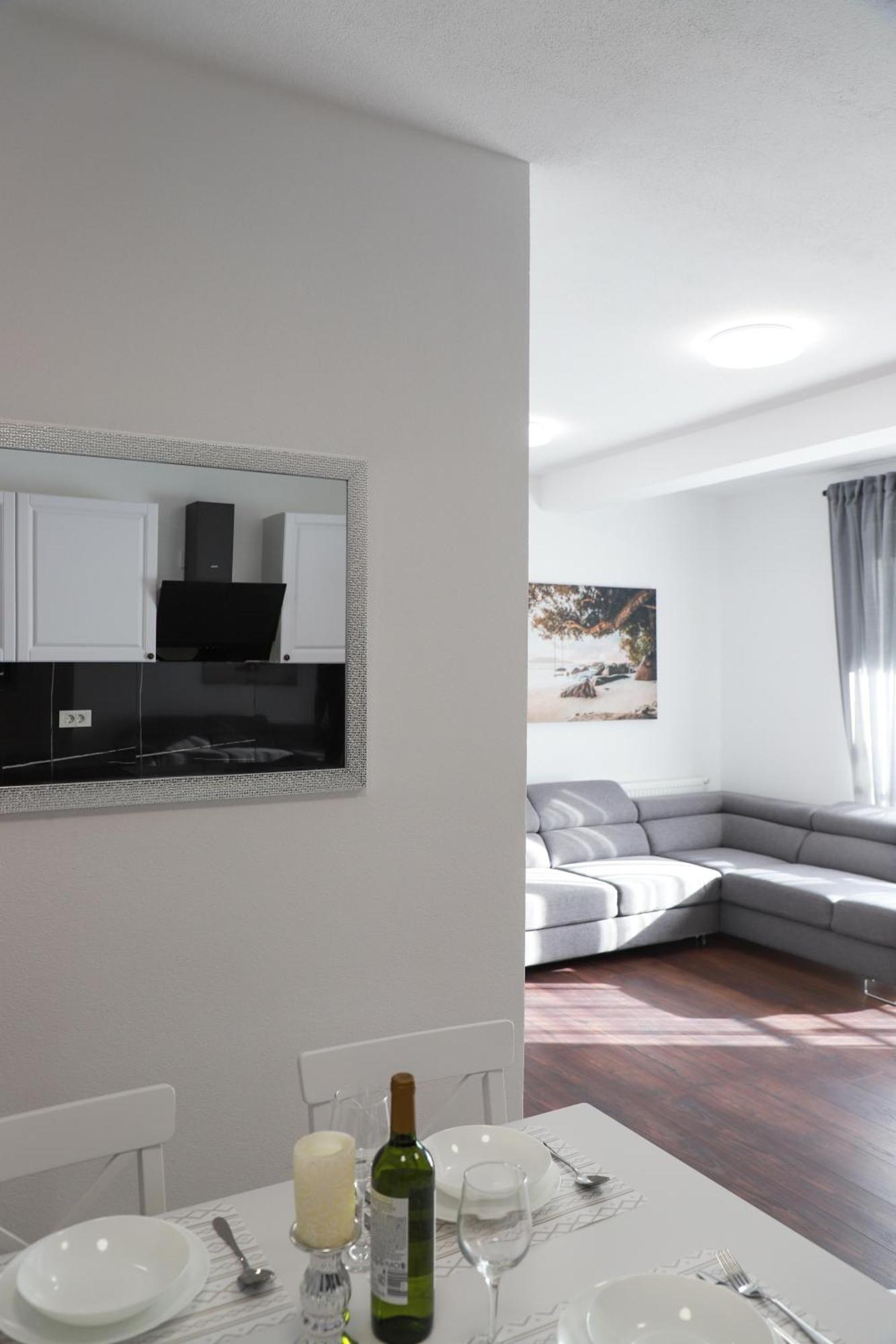 Holiday Apartments Ivano & Leo - Private Parking Задар Экстерьер фото