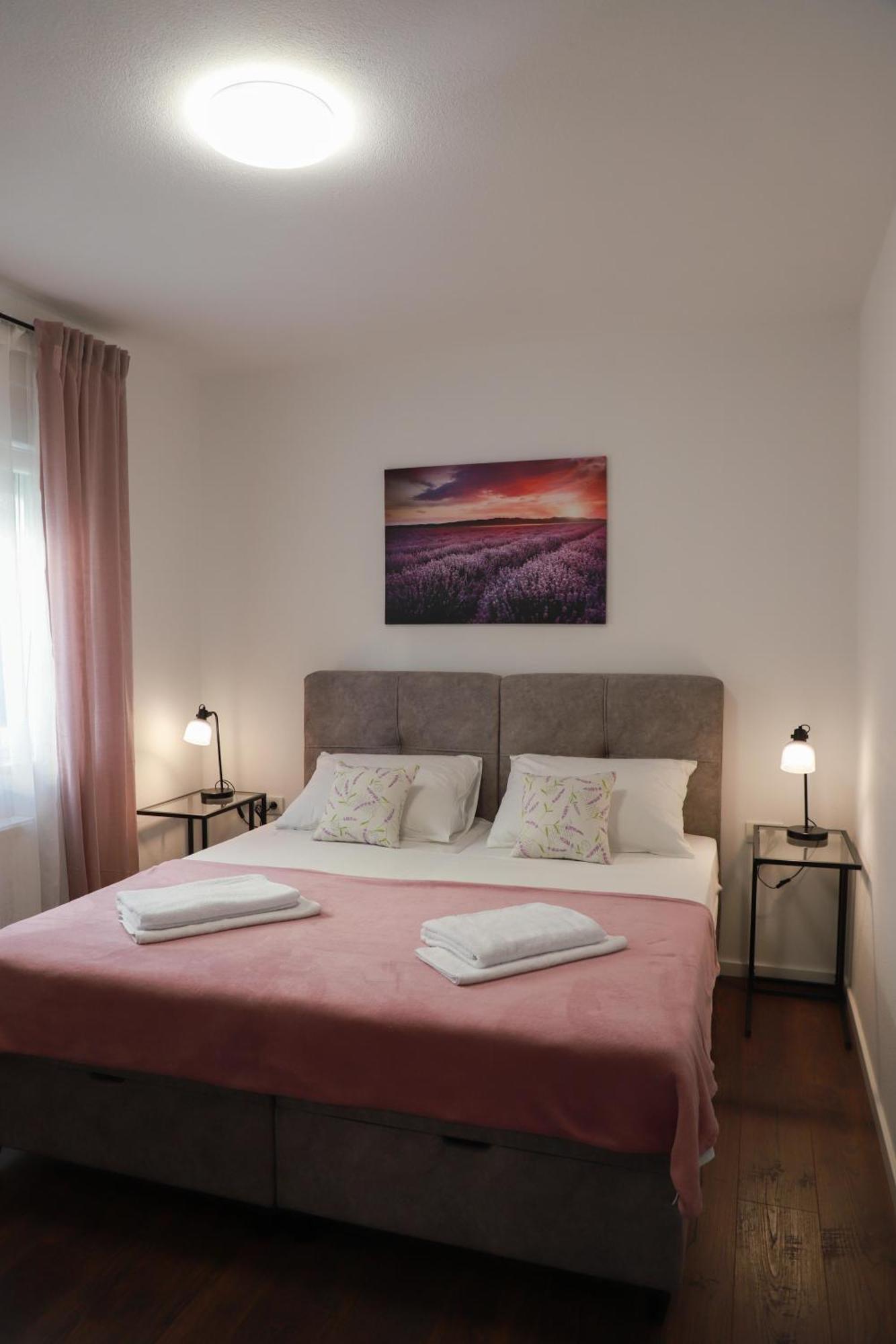 Holiday Apartments Ivano & Leo - Private Parking Задар Экстерьер фото