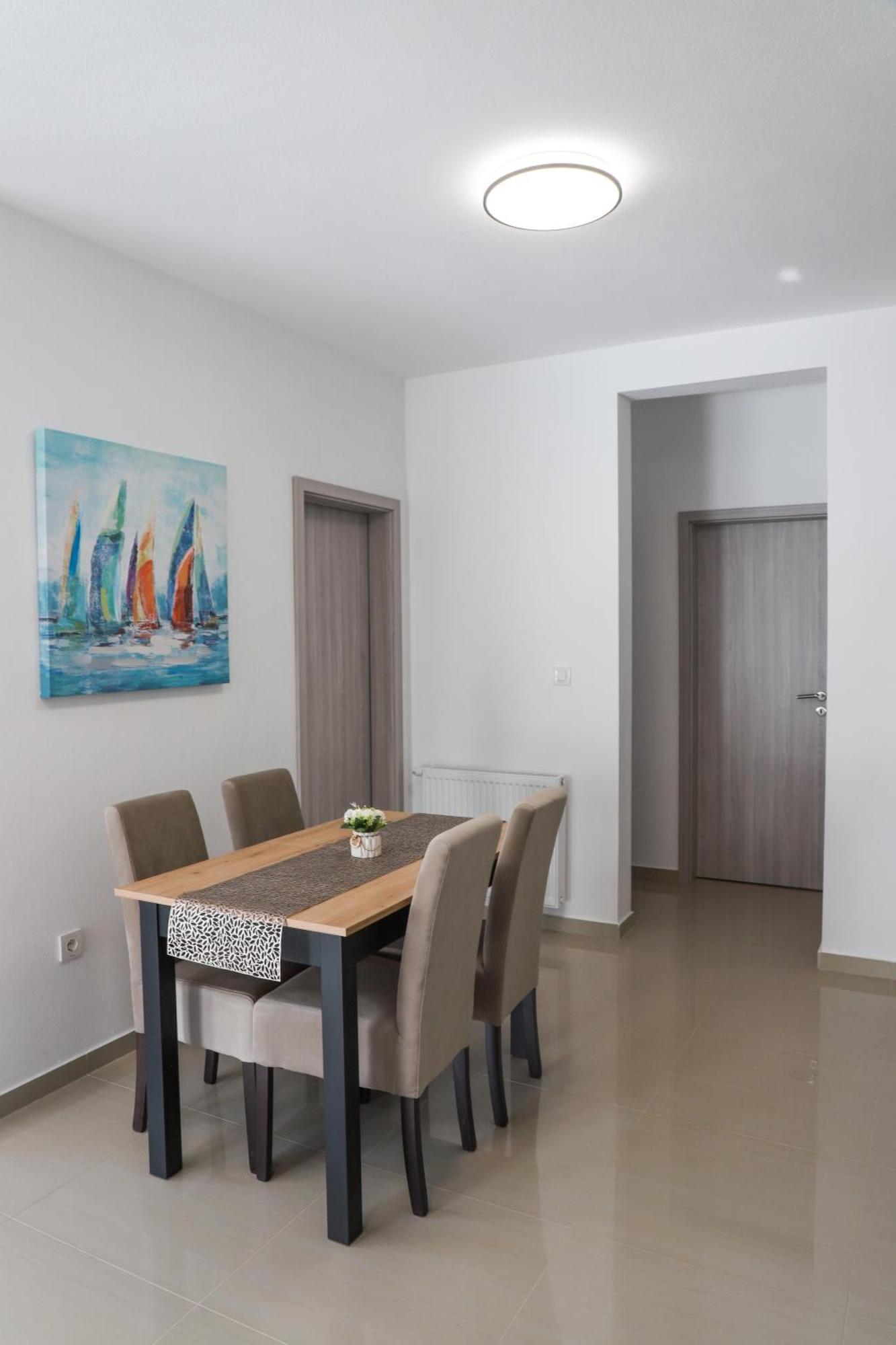 Holiday Apartments Ivano & Leo - Private Parking Задар Экстерьер фото