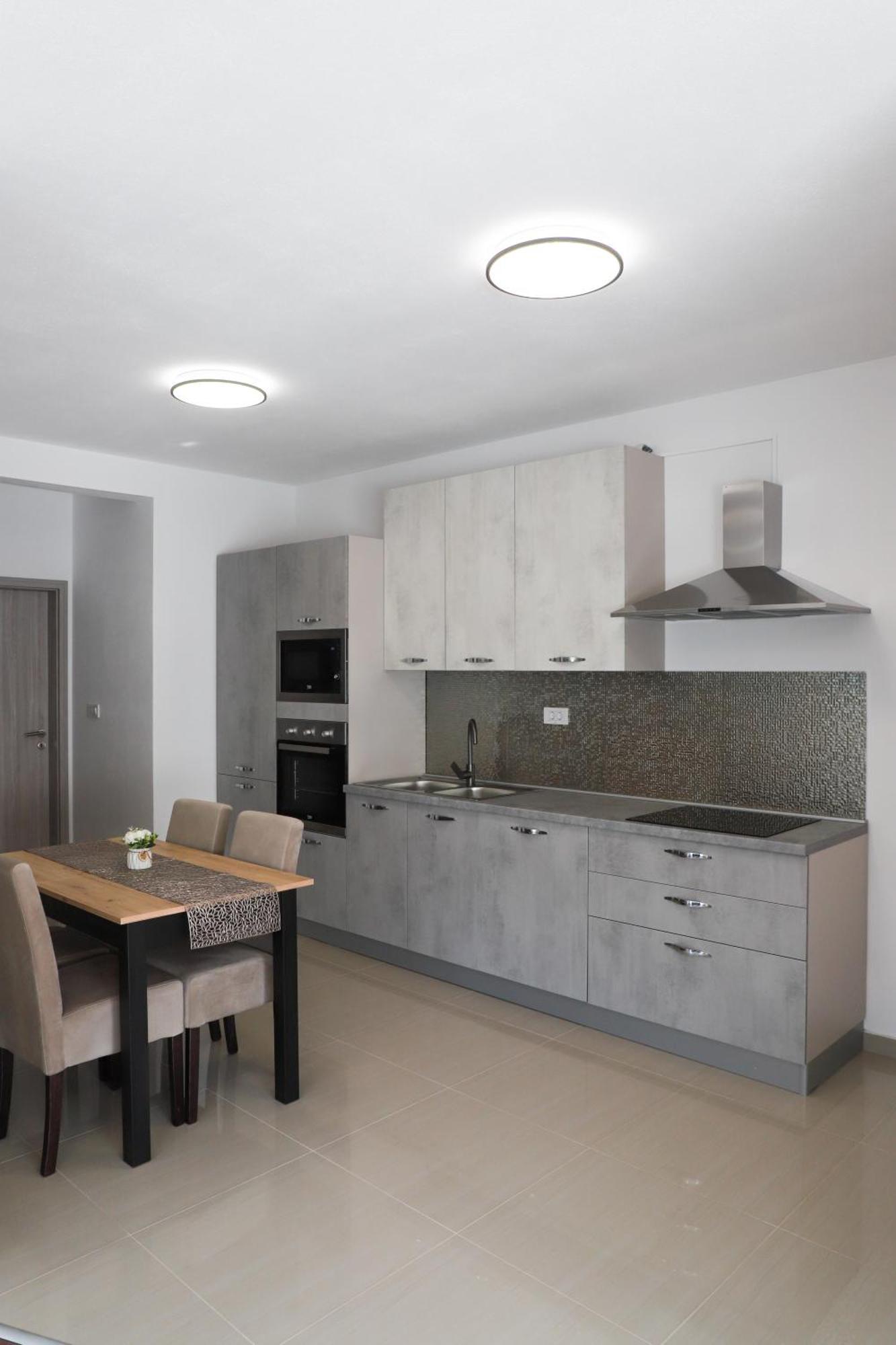 Holiday Apartments Ivano & Leo - Private Parking Задар Экстерьер фото