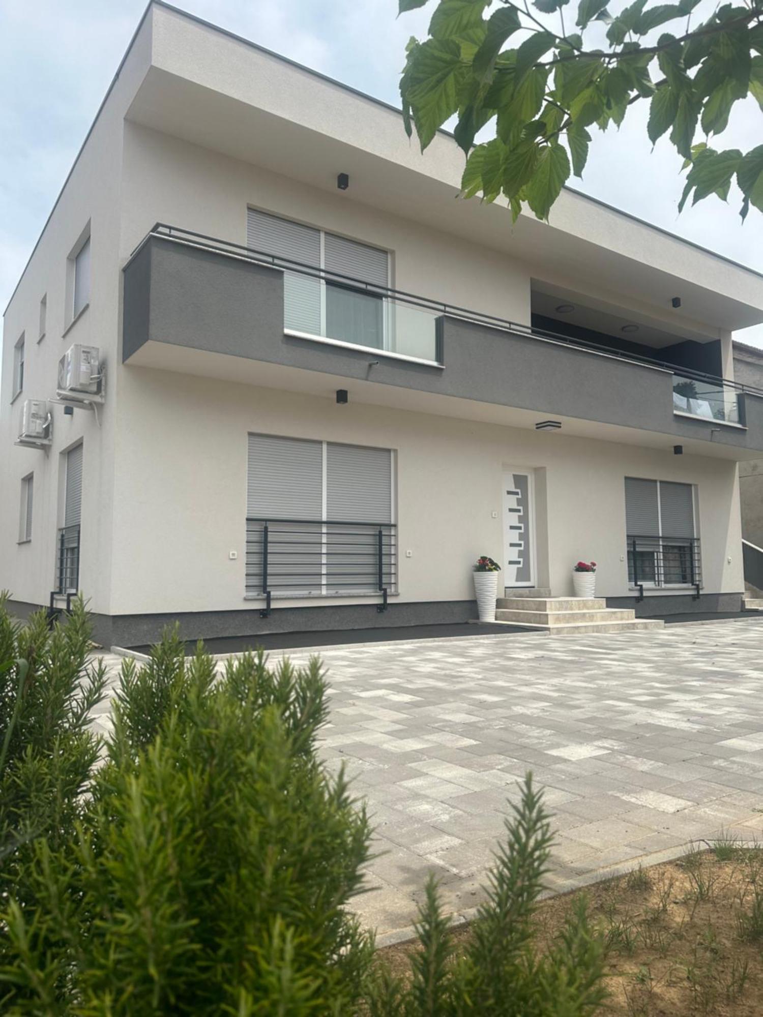 Holiday Apartments Ivano & Leo - Private Parking Задар Экстерьер фото